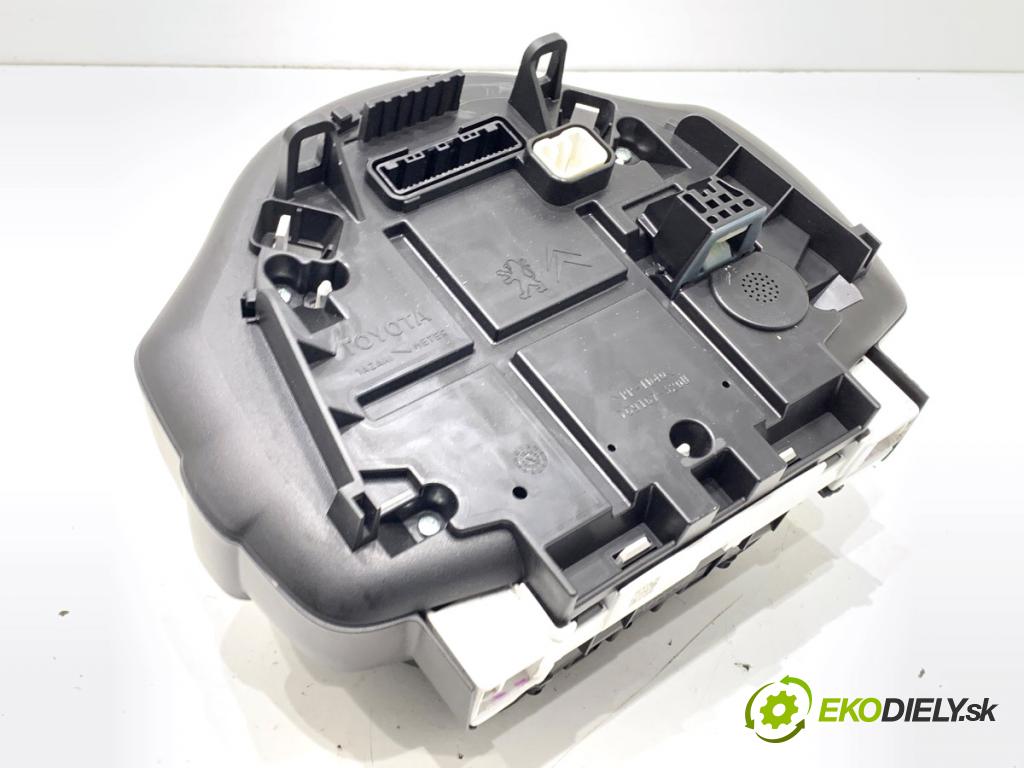 TOYOTA AYGO (_B4_) 2014 - 2022    1.0 (KGB40) 51 kW [69 KM] benzyna 2014 - 2022  Prístrojovka 769167-320U (Prístrojová doska, displej)