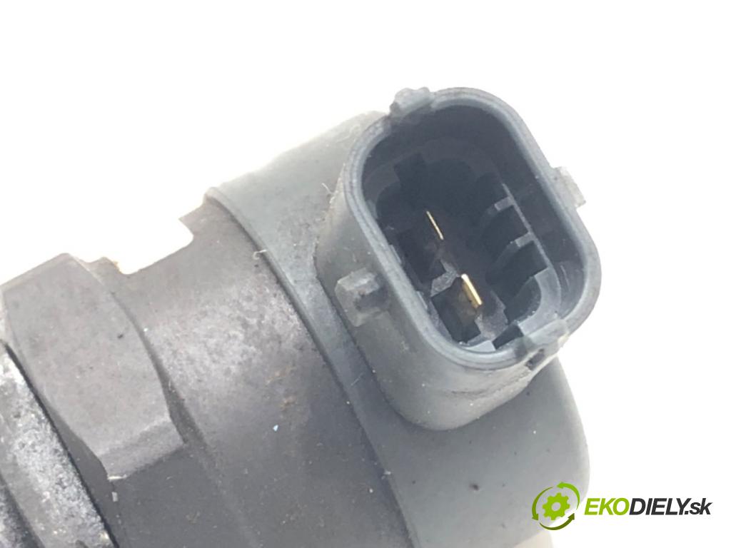 TOYOTA YARIS (_P1_) 1999 - 2005    1.4 D-4D (NLP10_) 55 kW [75 KM] olej napędowy 2001 - 2005  Regulátor tlaku paliva 23280-33010 (Ostatné)