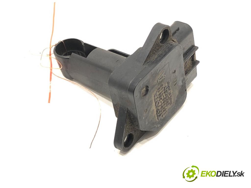 TOYOTA YARIS (_P1_) 1999 - 2005    1.4 D-4D (NLP10_) 55 kW [75 KM] olej napędowy 2001 - 2005  Váha vzduchu 22204-30010 (Váha vzduchu)