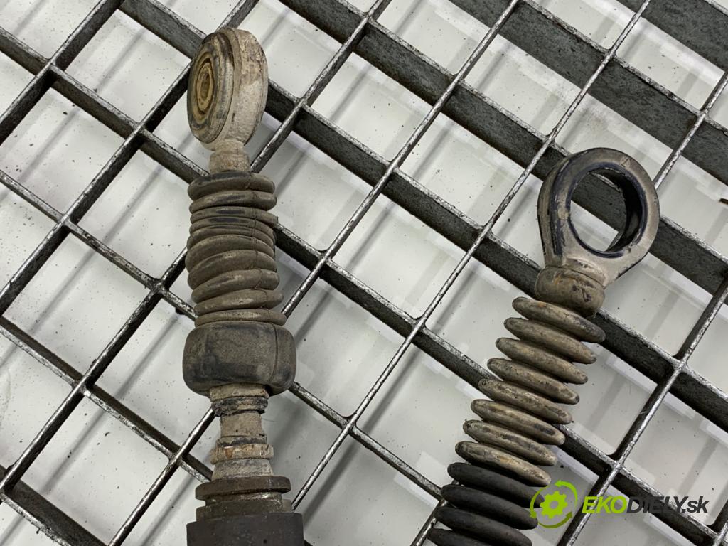 TOYOTA YARIS (_P1_) 1999 - 2005    1.4 D-4D (NLP10_) 55 kW [75 KM] olej napędowy 2001 - 2005  Kulisa  (Rýchlostná páka (kulisa))