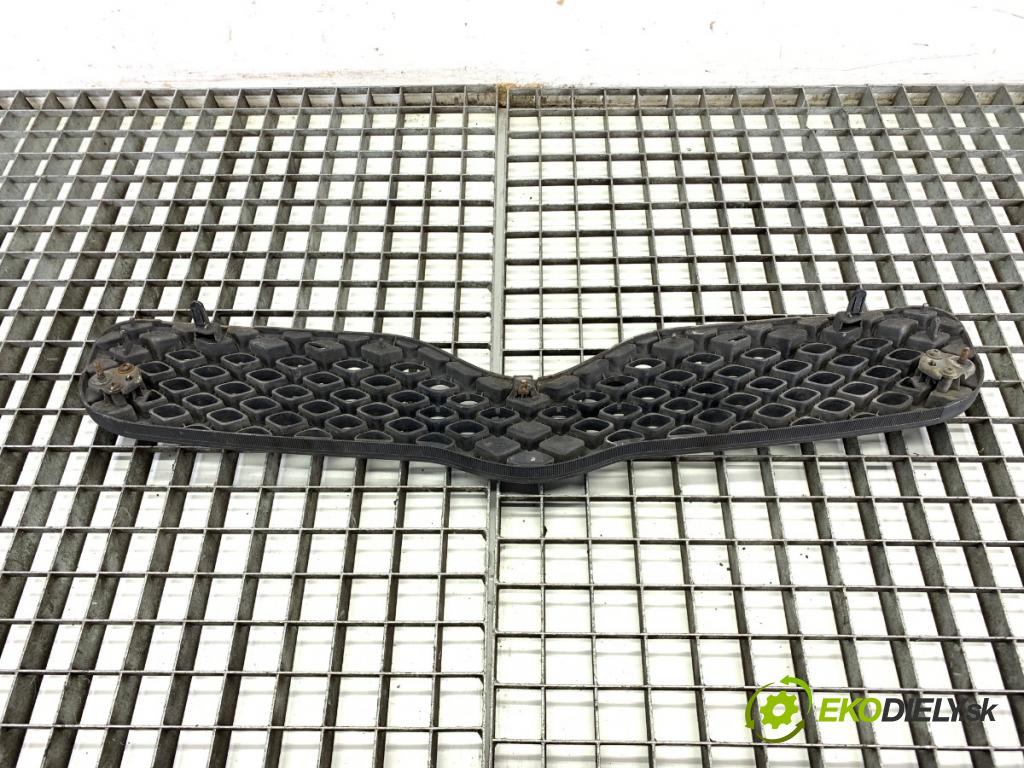 TOYOTA YARIS (_P1_) 1999 - 2005    1.4 D-4D (NLP10_) 55 kW [75 KM] olej napędowy 2001 - 2005  Mriežka maska 08423-52120 (Mriežka predná (maska chladiča))