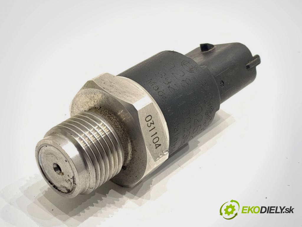 TOYOTA YARIS (_P1_) 1999 - 2005    1.4 D-4D (NLP10_) 55 kW [75 KM] olej napędowy 2001 - 2005  Snímač tlaku paliva 0281002521 (Snímač)