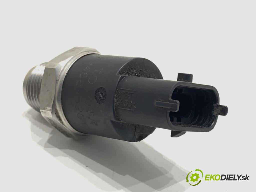 TOYOTA YARIS (_P1_) 1999 - 2005    1.4 D-4D (NLP10_) 55 kW [75 KM] olej napędowy 2001 - 2005  Snímač tlaku paliva 0281002521 (Snímač)