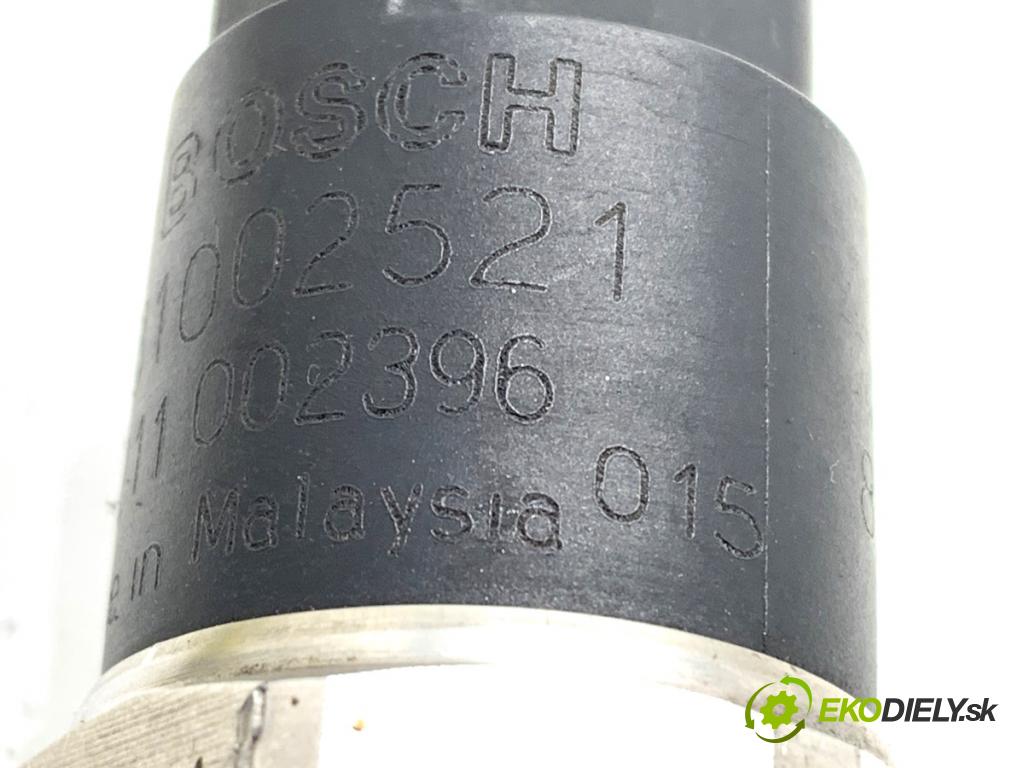 TOYOTA YARIS (_P1_) 1999 - 2005    1.4 D-4D (NLP10_) 55 kW [75 KM] olej napędowy 2001 - 2005  Snímač tlaku paliva 0281002521 (Snímač)