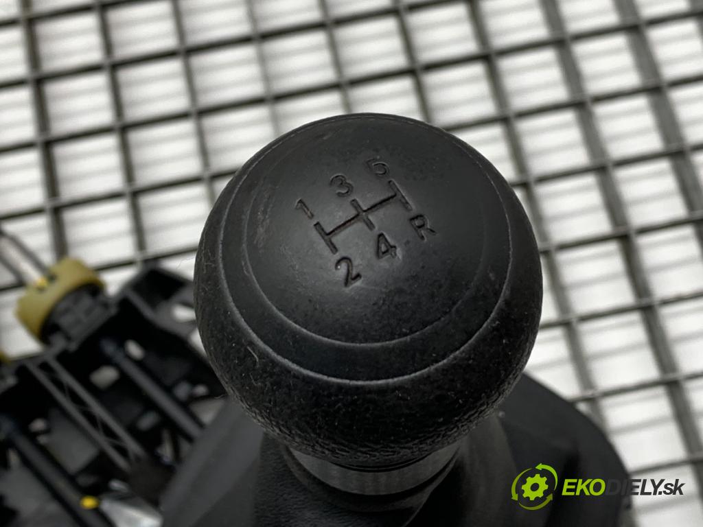 TOYOTA AYGO (_B4_) 2014 - 2022    1.0 (KGB40) 51 kW [69 KM] benzyna 2014 - 2022  Kulisa 33530-0H030 (Rýchlostná páka (kulisa))