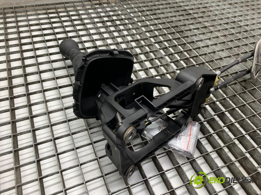 TOYOTA AYGO (_B4_) 2014 - 2022    1.0 (KGB40) 51 kW [69 KM] benzyna 2014 - 2022  Kulisa 33530-0H030 (Rýchlostná páka (kulisa))