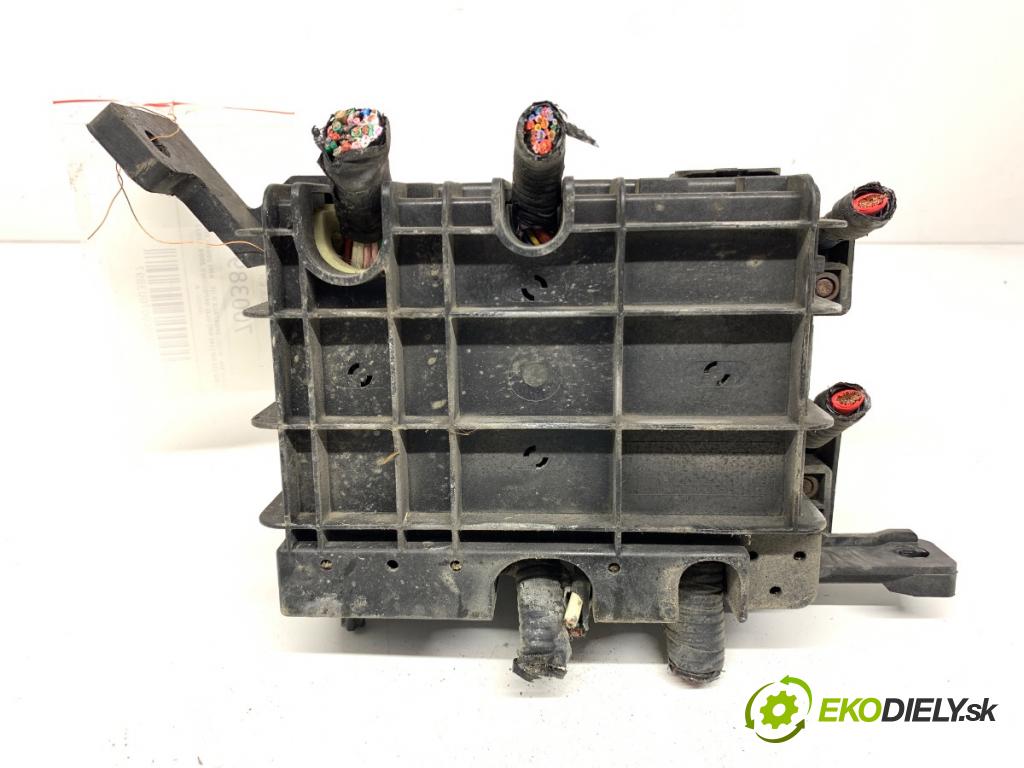 KIA SPORTAGE II (JE_, KM) 2004 - 2022    2.0 CRDi 103 kW [140 KM] olej napędowy 2006 - 2022  modul BSI 91951-1F240 (Pojistkové skříňky)