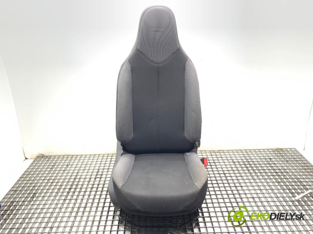 TOYOTA AYGO (_B4_) 2014 - 2022    1.0 (KGB40) 51 kW [69 KM] benzyna 2014 - 2022  Sedadlo pravy predný 