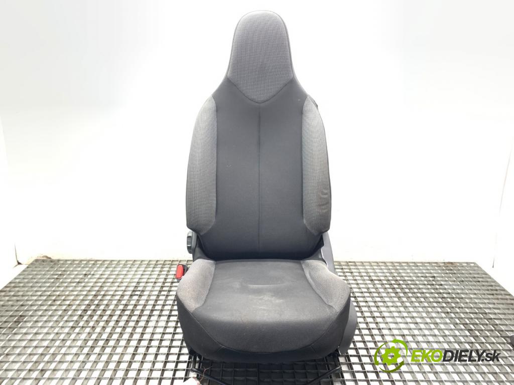 TOYOTA AYGO (_B4_) 2014 - 2022    1.0 (KGB40) 51 kW [69 KM] benzyna 2014 - 2022  Sedadlo ľavy predný 