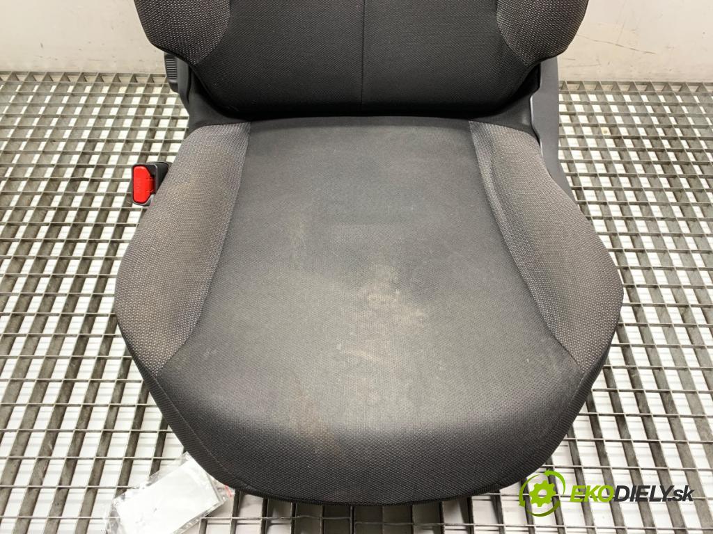 TOYOTA AYGO (_B4_) 2014 - 2022    1.0 (KGB40) 51 kW [69 KM] benzyna 2014 - 2022  Sedadlo ľavy predný