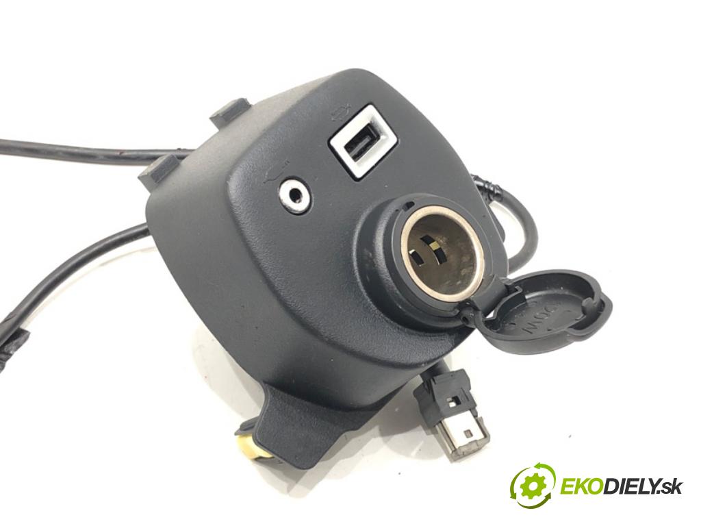 TOYOTA AYGO (_B4_) 2014 - 2022    1.0 (KGB40) 51 kW [69 KM] benzyna 2014 - 2022  HNÍZDO: USB 55477-0H010