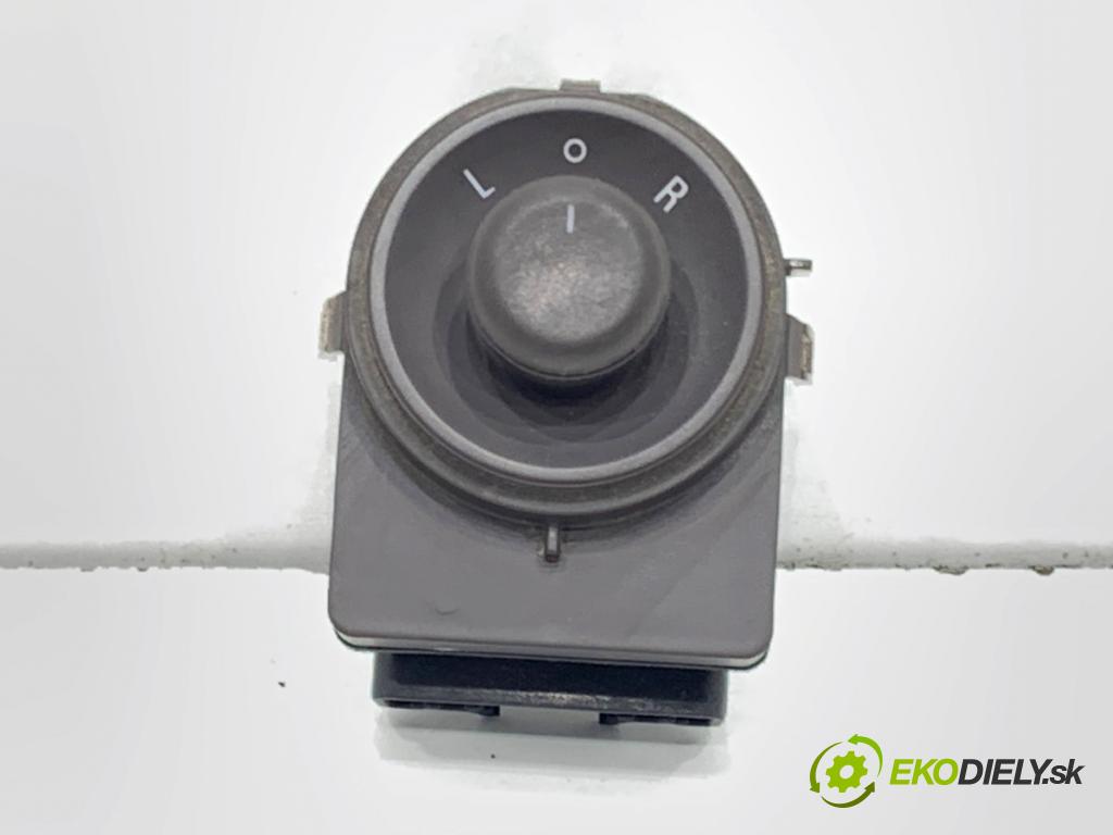 OPEL ZAFIRA TOURER C (P12) 2011 - 2022    2.0 CDTi (75) 121 kW [165 KM] olej napędowy 2011 - 2022  přepínač nastavení zpětných zrcátek 13271828 (Ovládaní topení a přepínače)