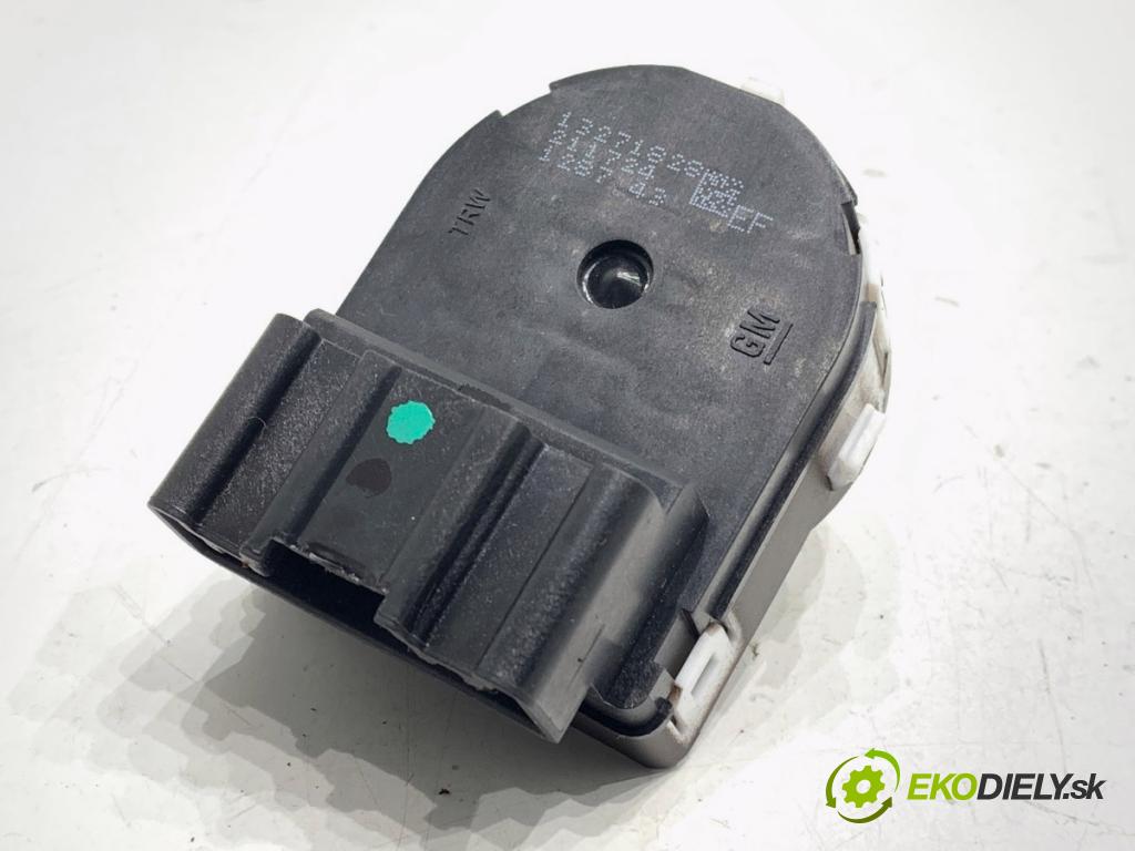 OPEL ZAFIRA TOURER C (P12) 2011 - 2022    2.0 CDTi (75) 121 kW [165 KM] olej napędowy 2011 - 2022  přepínač nastavení zpětných zrcátek 13271828 (Ovládaní topení a přepínače)