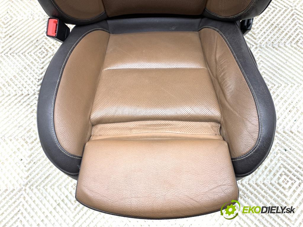 OPEL ZAFIRA TOURER C (P12) 2011 - 2022    2.0 CDTi (75) 121 kW [165 KM] olej napędowy 2011 - 2022  Sedadlo ľavy predný