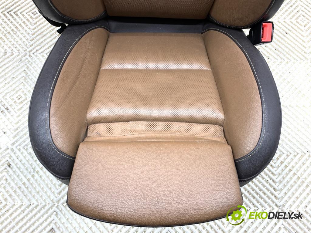 OPEL ZAFIRA TOURER C (P12) 2011 - 2022    2.0 CDTi (75) 121 kW [165 KM] olej napędowy 2011 - 2022  Sedadlo pravy predný