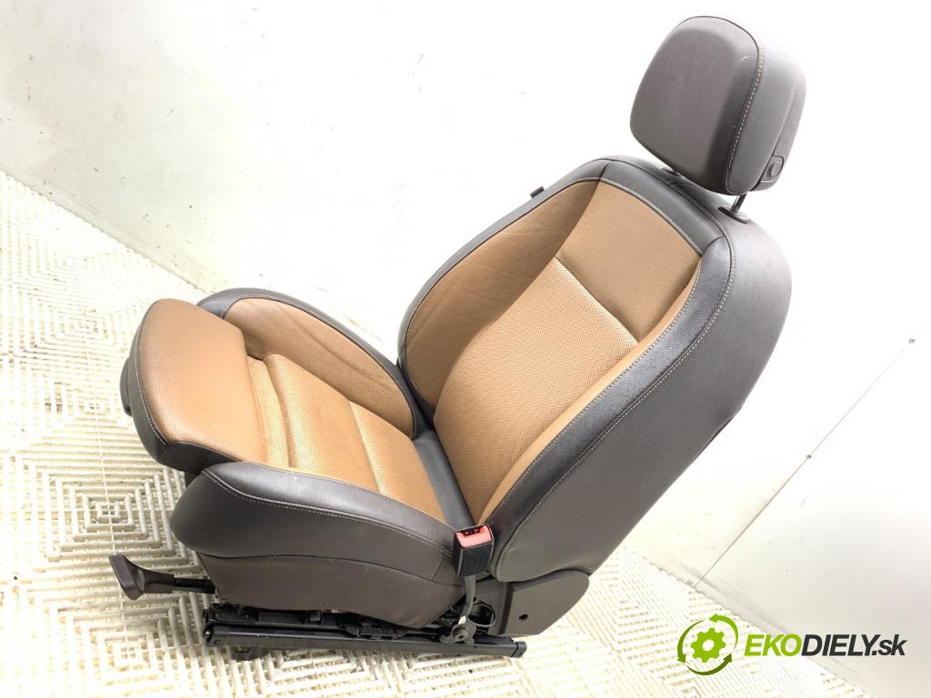 OPEL ZAFIRA TOURER C (P12) 2011 - 2022    2.0 CDTi (75) 121 kW [165 KM] olej napędowy 2011 - 2022  Sedadlo pravy predný