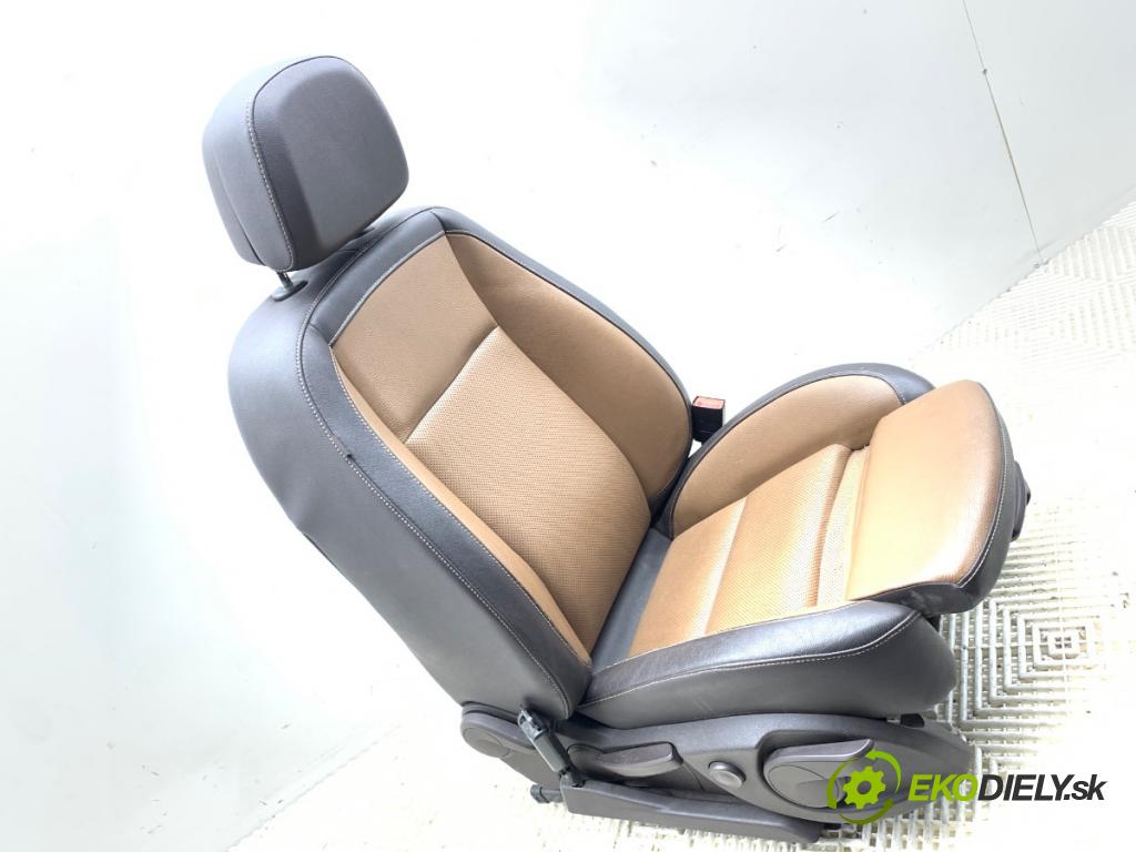 OPEL ZAFIRA TOURER C (P12) 2011 - 2022    2.0 CDTi (75) 121 kW [165 KM] olej napędowy 2011 - 2022  Sedadlo pravy predný