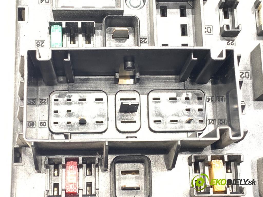 OPEL ZAFIRA TOURER C (P12) 2011 - 2022    2.0 CDTi (75) 121 kW [165 KM] olej napędowy 2011 - 2022  modul BSI 365927271 (Pojistkové skříňky)