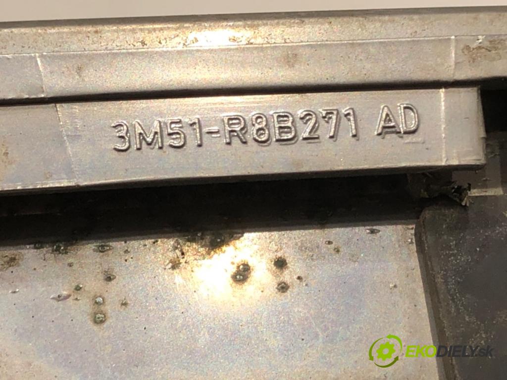 FORD FOCUS C-MAX (DM2) 2003 - 2007    2.0 107 kW [145 KM] benzyna 2004 - 2007  mřížka maska 3M51-R8138 (Mřížky (masky) chladičů)