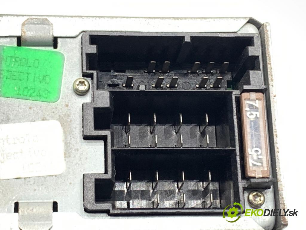 SMART FORTWO coupe (450) 2004 - 2007    0.6 (450.332) 45 kW [61 KM] benzyna 2004 - 2007  RADIO 0007610V002 (Audio zariadenie)