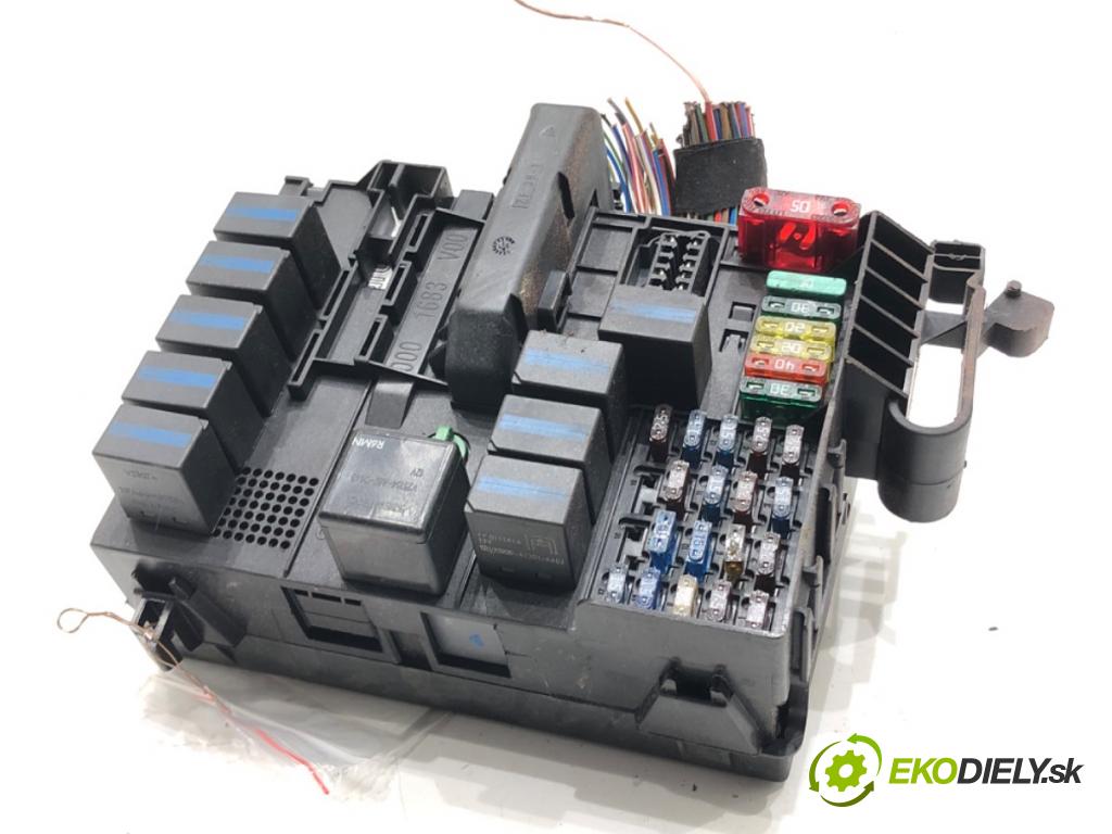 SMART FORTWO coupe (450) 2004 - 2007    0.6 (450.332) 45 kW [61 KM] benzyna 2004 - 2007  skříňka poistková 0001683V001 (Pojistkové skříňky)