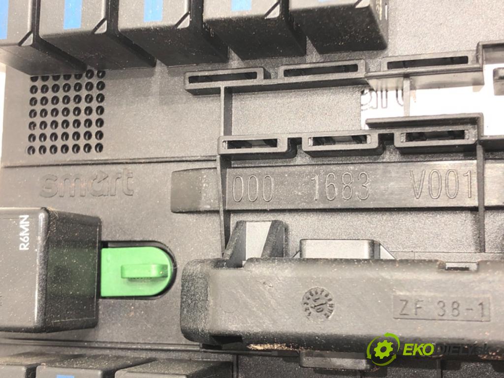 SMART FORTWO coupe (450) 2004 - 2007    0.6 (450.332) 45 kW [61 KM] benzyna 2004 - 2007  skříňka poistková 0001683V001 (Pojistkové skříňky)