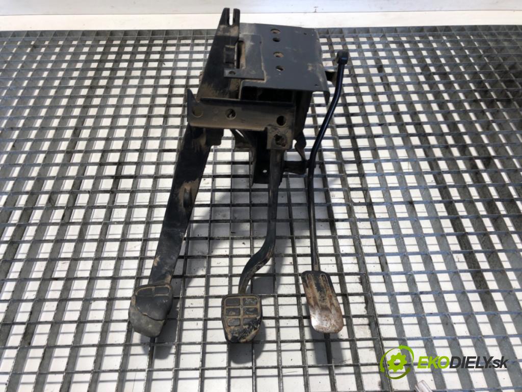 VW TRANSPORTER IV Autobus (70B, 70C, 7DB, 7DK, 70J, 70K, 7DC, 7 1990 - 2004    2.4 D 57 kW [78 KM] olej napędowy 1990 - 1998  PEDÁL: 701721315B (Pedál)