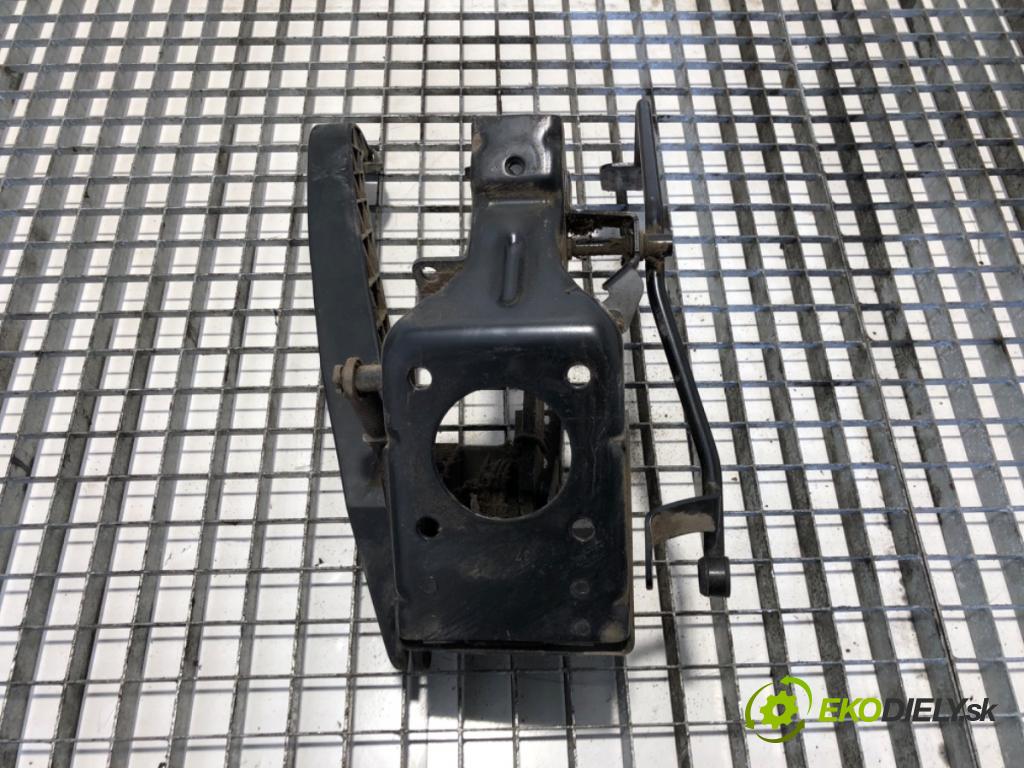 VW TRANSPORTER IV Autobus (70B, 70C, 7DB, 7DK, 70J, 70K, 7DC, 7 1990 - 2004    2.4 D 57 kW [78 KM] olej napędowy 1990 - 1998  PEDÁL: 701721315B (Pedál)