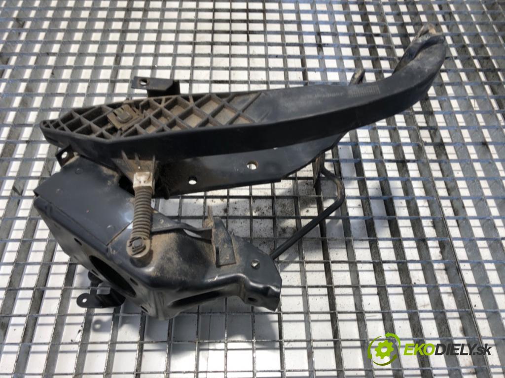 VW TRANSPORTER IV Autobus (70B, 70C, 7DB, 7DK, 70J, 70K, 7DC, 7 1990 - 2004    2.4 D 57 kW [78 KM] olej napędowy 1990 - 1998  PEDÁL: 701721315B (Pedál)