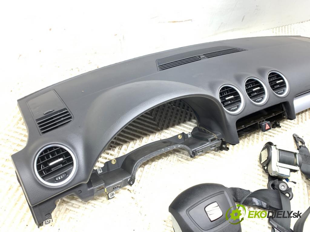 SEAT EXEO (3R2) 2008 - 2013    2.0 TDI 105 kW [143 KM] olej napędowy 2008 - 2013  Palubná doska silentbloku pasy 3R1857003A