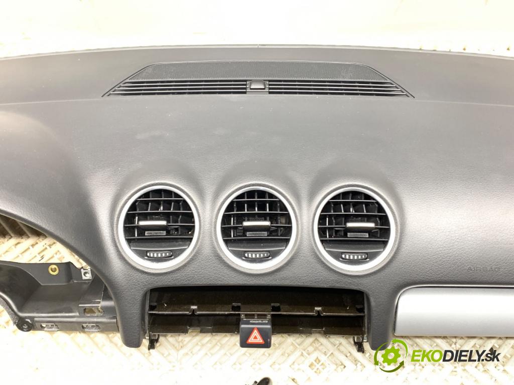 SEAT EXEO (3R2) 2008 - 2013    2.0 TDI 105 kW [143 KM] olej napędowy 2008 - 2013  Palubná doska silentbloku pasy 3R1857003A