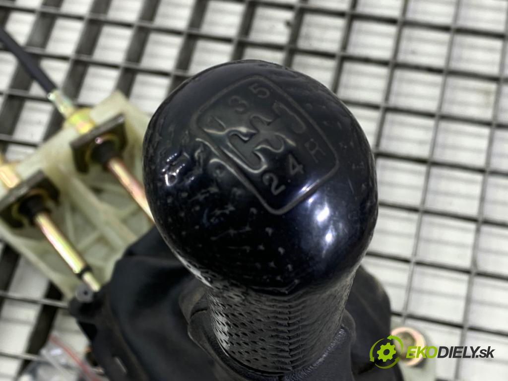 HONDA CR-V I (RD) 1995 - 2002    2.0 16V 4WD (RD1, RD3) 108 kW [147 KM] benzyna 1999 - 2002  Kulisa  (Rýchlostná páka (kulisa))