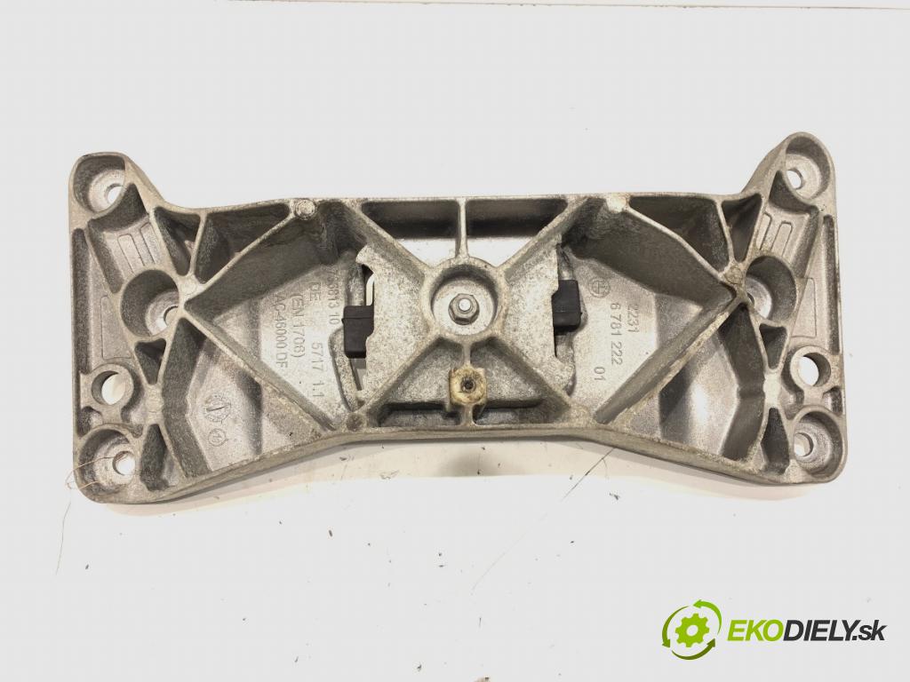 BMW F11 Kombi 2011 135 kW 520 d 1995 Držiak prevodovky 6781222