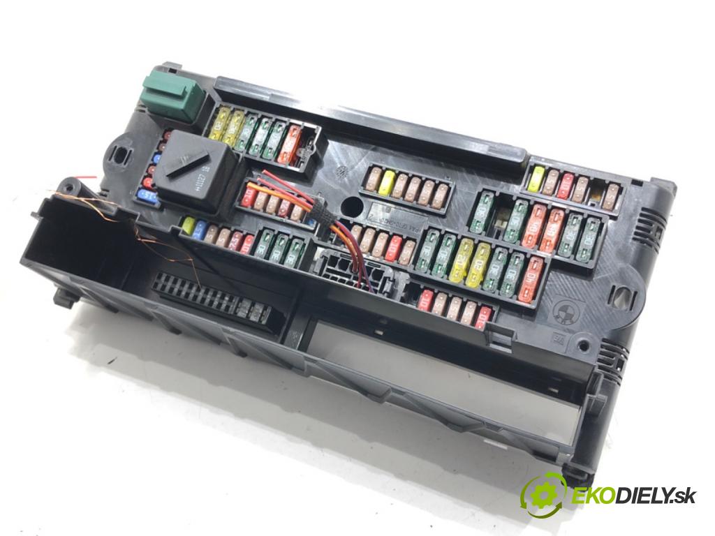 BMW 5 Touring (F11) 2009 - 2017    520 d 135 kW [184 KM] olej napędowy 2010 - 2014  skříňka poistková 9234421 (Pojistkové skříňky)