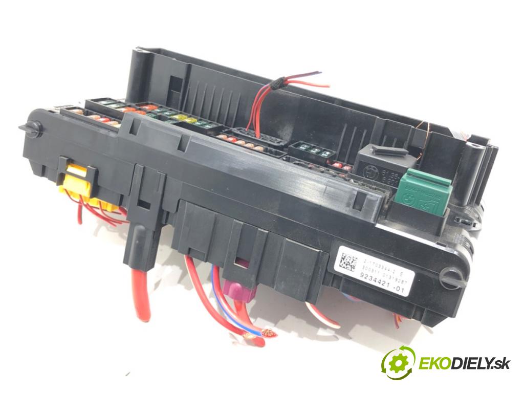 BMW 5 Touring (F11) 2009 - 2017    520 d 135 kW [184 KM] olej napędowy 2010 - 2014  skříňka poistková 9234421 (Pojistkové skříňky)