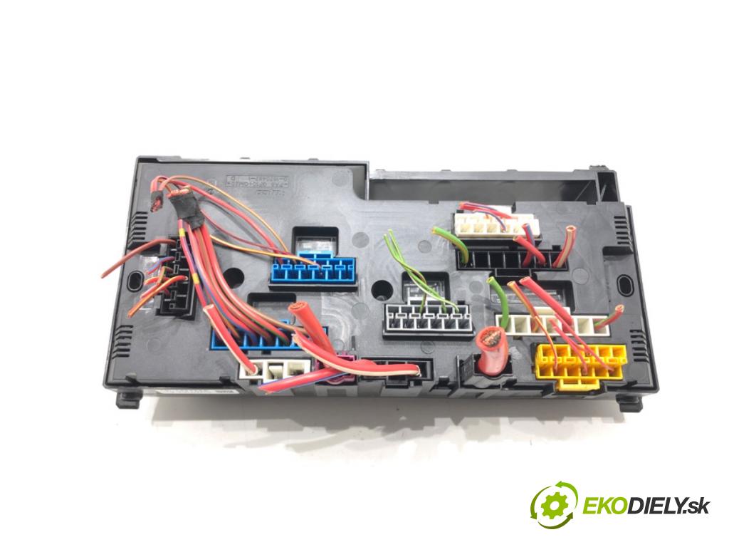 BMW 5 Touring (F11) 2009 - 2017    520 d 135 kW [184 KM] olej napędowy 2010 - 2014  skříňka poistková 9234421 (Pojistkové skříňky)