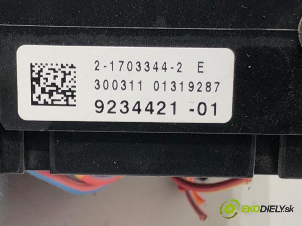 BMW 5 Touring (F11) 2009 - 2017    520 d 135 kW [184 KM] olej napędowy 2010 - 2014  skříňka poistková 9234421 (Pojistkové skříňky)