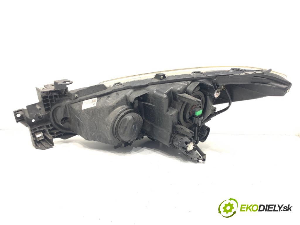 MAZDA 3 BM liftback 2015 88 kW 2.0 1998 světlomet pravý přední část BHR151030