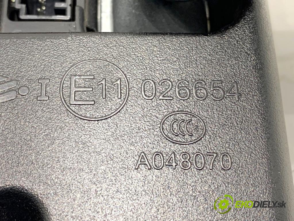 MAZDA 3 (BM, BN) 2013 - 2022    2.0 88 kW [120 KM] benzyna 2013 - 2022  zpětné zrcátko vnitřní 026654 (Světla vnitřní)