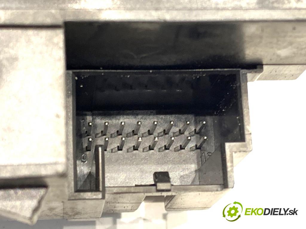 VW PASSAT B6 Variant (3C5) 2005 - 2011    1.9 TDI 77 kW [105 KM] olej napędowy 2005 - 2010  spinačka 3C0905843Q (Spínacia skrinka)