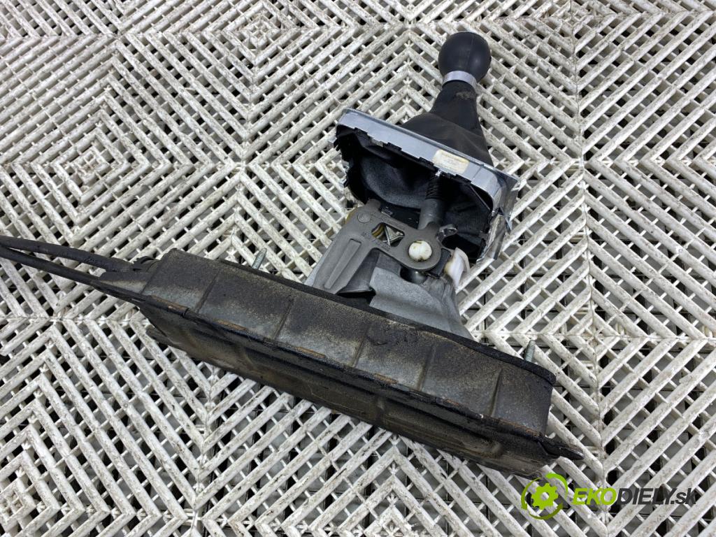 VW PASSAT B6 Variant (3C5) 2005 - 2011    1.9 TDI 77 kW [105 KM] olej napędowy 2005 - 2010  Kulisa 3C0711049L (Rýchlostná páka (kulisa))