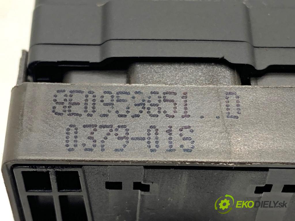 SEAT EXEO (3R2) 2008 - 2013    2.0 TDI 105 kW [143 KM] olej napędowy 2008 - 2013  Prepínač okien 8E0959851D (Prepínacie páčky pod volantom)
