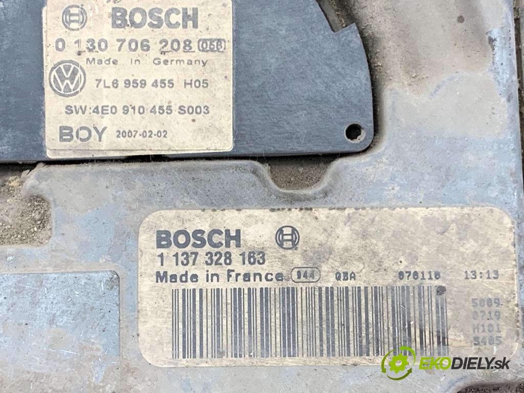 AUDI Q7 (4LB) 2006 - 2016    4.2 TDI quattro 240 kW [326 KM] olej napędowy 2007 - 2009  ventilátor chladiče 1137328163 (Ventilátory)