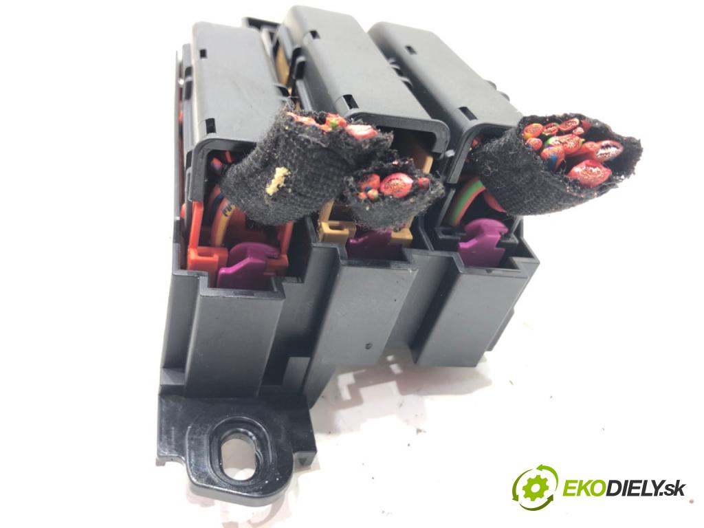 AUDI Q7 (4LB) 2006 - 2016    4.2 TDI quattro 240 kW [326 KM] olej napędowy 2007 - 2009  skříňka poistková 4L0971845A (Pojistkové skříňky)