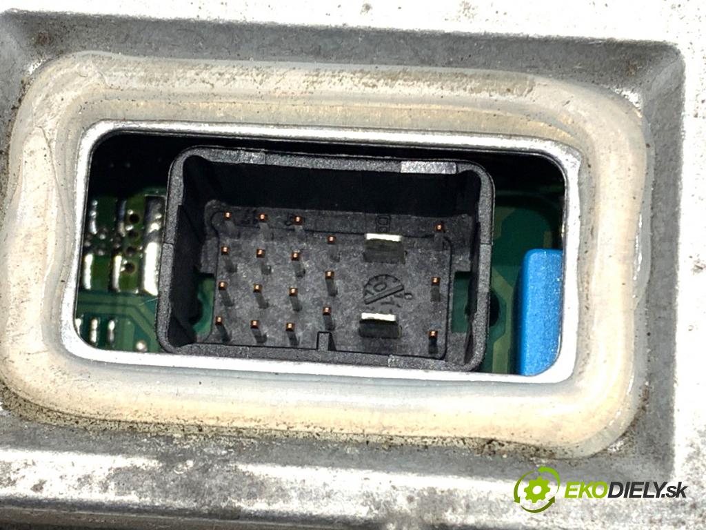 VW GOLF V (1K1) 2003 - 2010    2.0 TDI 103 kW [140 KM] olej napędowy 2004 - 2008  Menič XENON 1T0907391 1307329090 (Riadiaca jednotka xenónu)