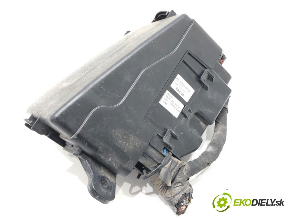 HYUNDAI i30 liftback 2013 88 kW 1.6 1591 Skrinka poistková 91951-3X140 (Poistková skrinka)