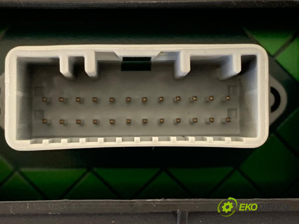 RENAULT CLIO III liftback 2009 74 kW 1.2 16V (BR0P, CR0P) 1149 prístrojovka 8200820993C (Přístrojové desky, displeje)