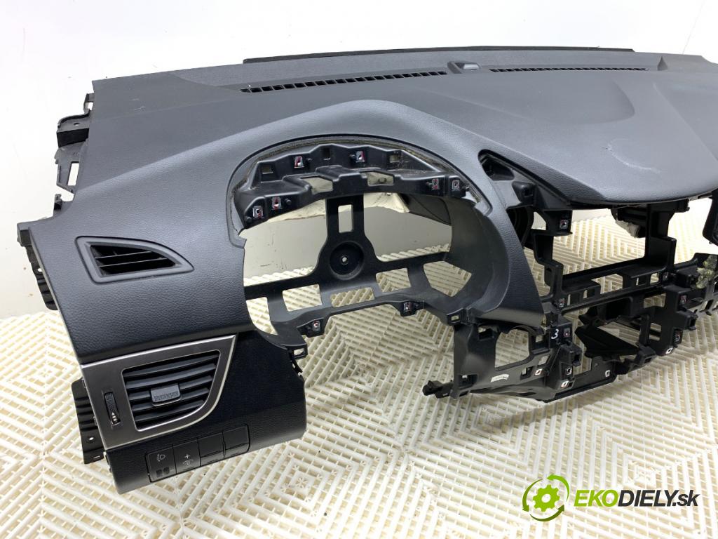 HYUNDAI i30 liftback 2013 88 kW 1.6 1591 Palubná doska silentbloku pasy
