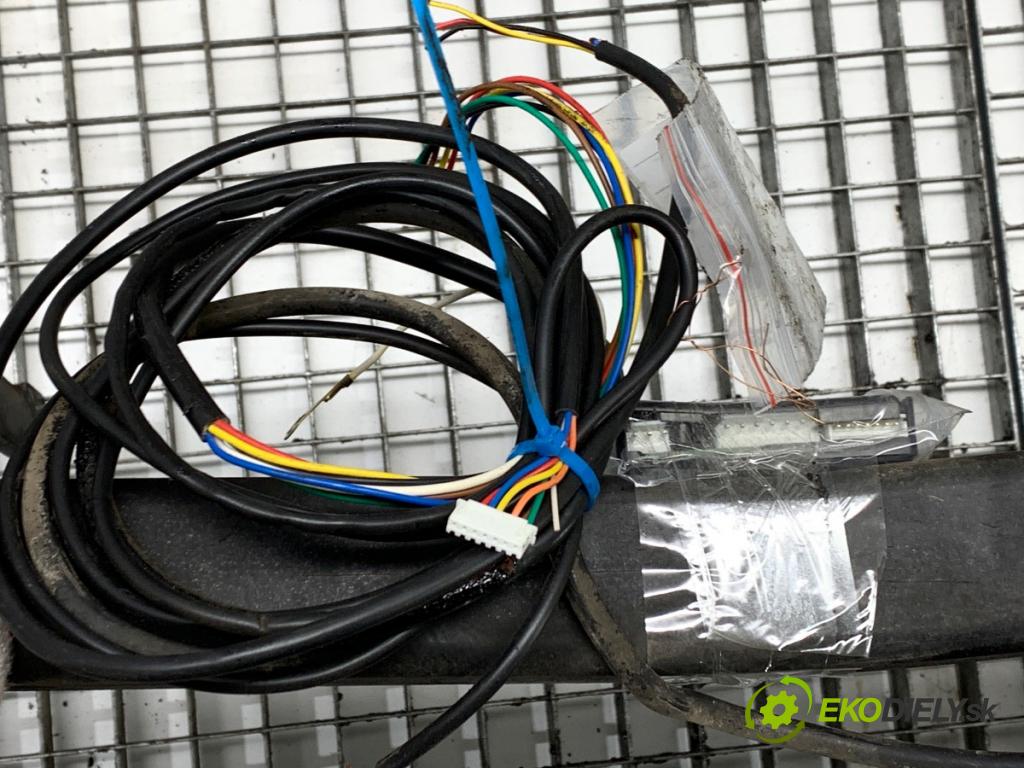 FORD ECOSPORT SUV 2015 92 kW 1.0 EcoBoost 998 Hák tažné zařízení  (Tažná zařízení)