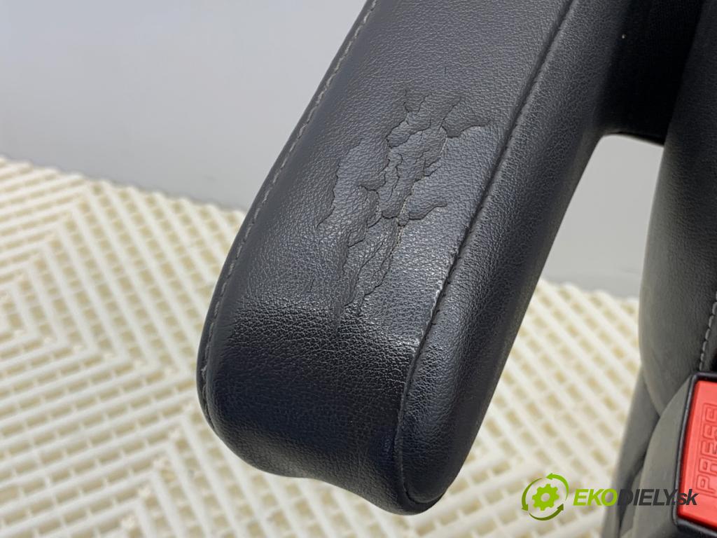 FORD ECOSPORT 2011 - 2022    1.0 EcoBoost 92 kW [125 KM] benzyna 2013 - 2022  Sedadlo ľavy predný